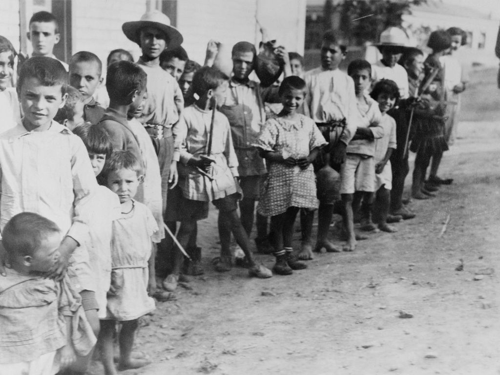 Greek_and_Armenian_refugee_children_near_Athens,_1923-1.333